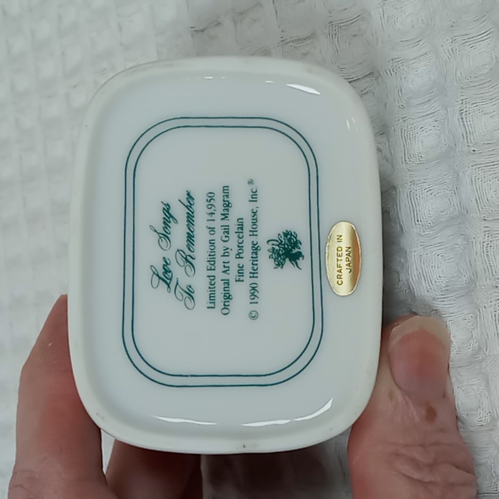 1990 Heritage House "Love Songs To Remember" Gail Magram Lilac Artwork Music Box - Picture 9 of 14